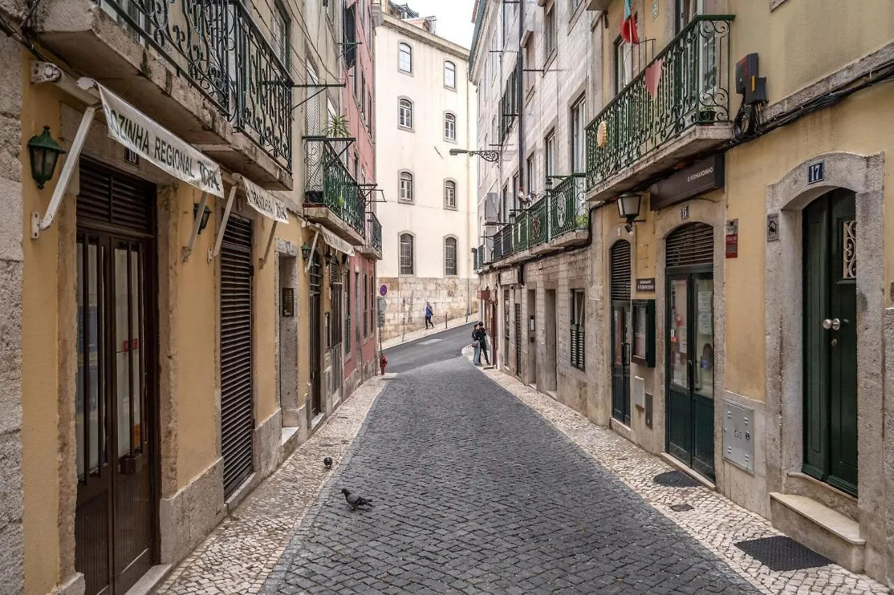 Cozy One Bedroom Apt In Historic Location - Carmo Lisbon Apartment
