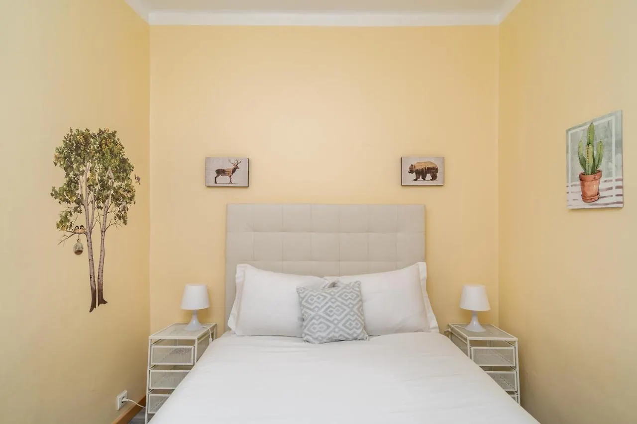 Cozy One Bedroom Apt In Historic Location - Carmo Lisbon