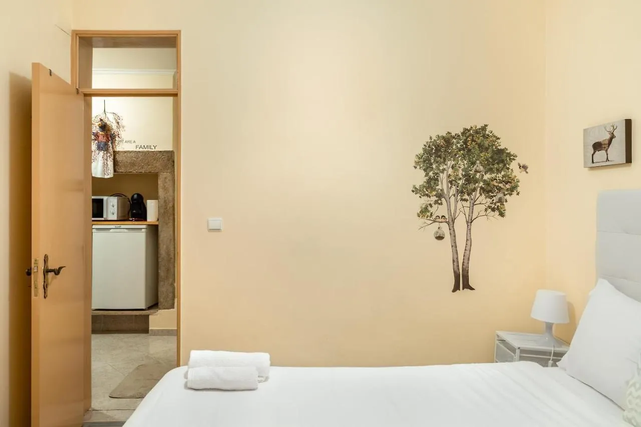 Cozy One Bedroom Apt In Historic Location - Carmo Lisbon 0*,