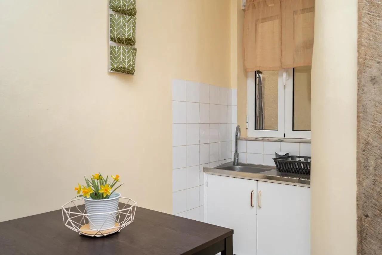 Cozy One Bedroom Apt In Historic Location - Carmo Lisbon