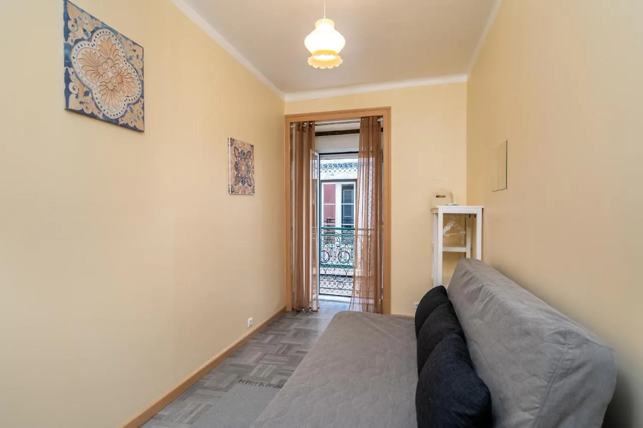 Cozy One Bedroom Apt In Historic Location - Carmo Lisbon Apartment