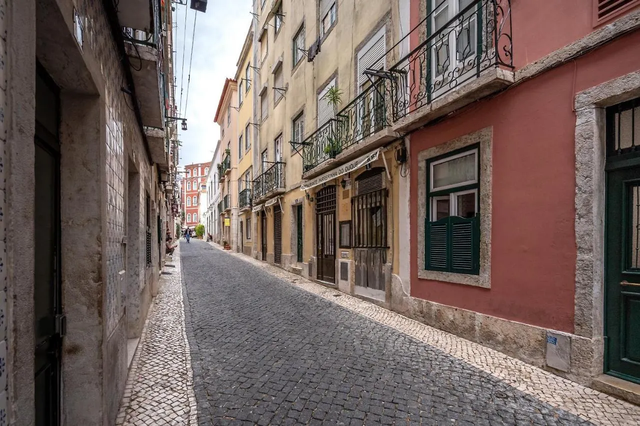 Cozy One Bedroom Apt In Historic Location - Carmo Lisbona